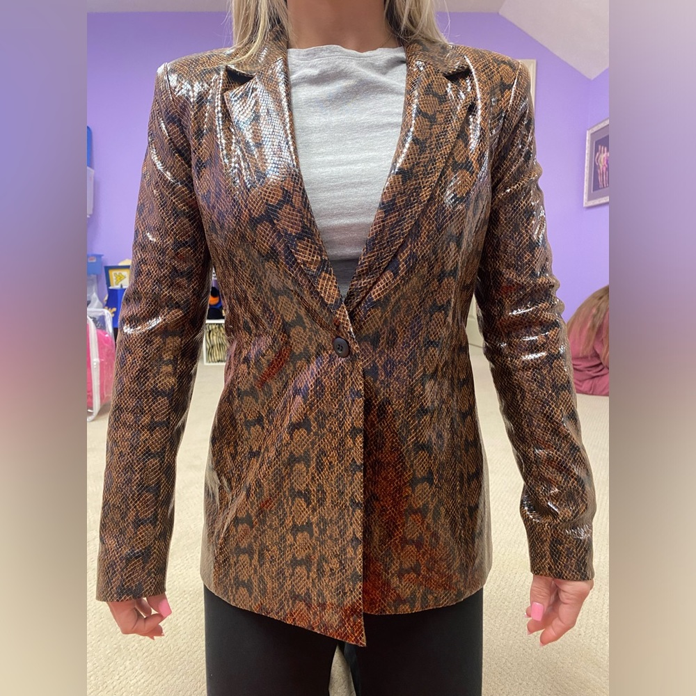 Danielle Bernstein women’s blazer